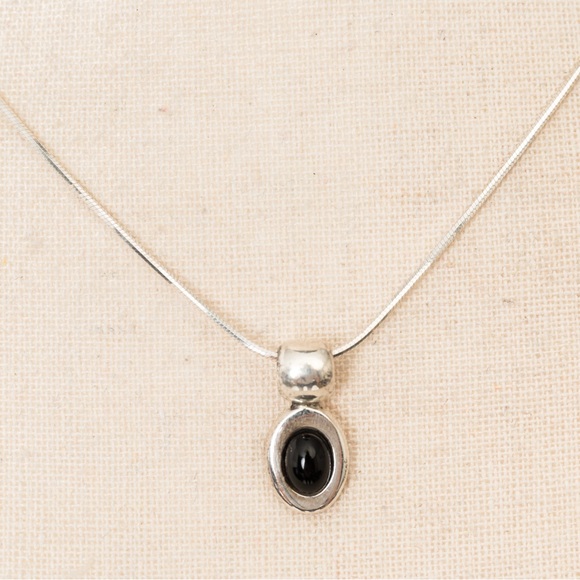Vintage minimalist oval sterling silver pendant black onyx stone southwestern - Picture 9 of 15
